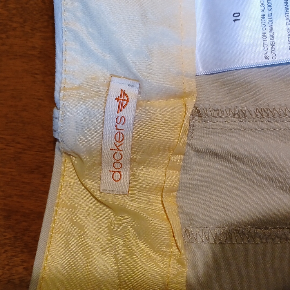 Women’s Cropped  Capris Sz 10